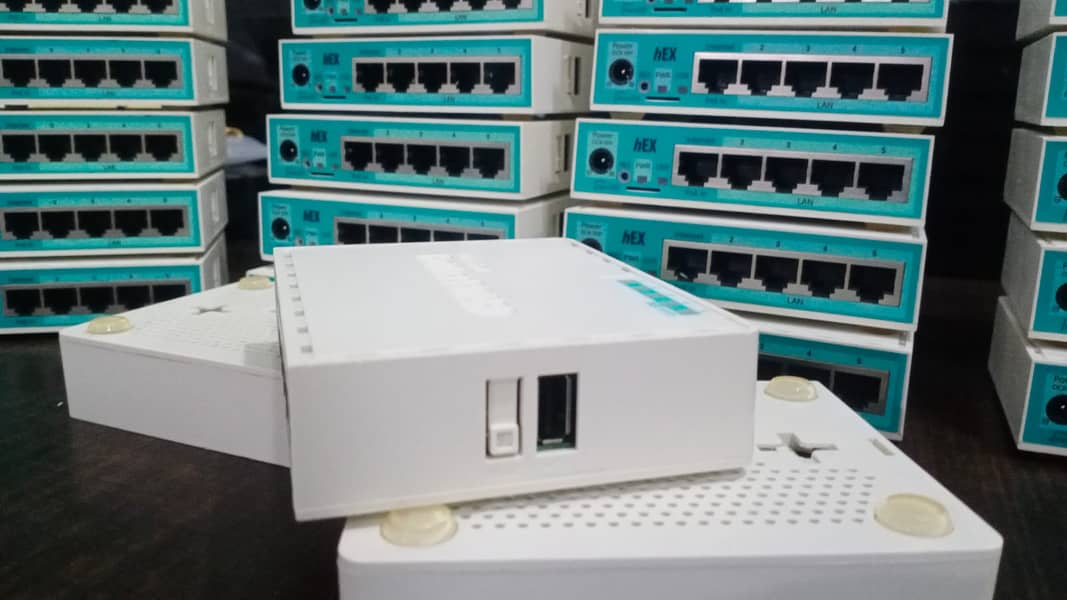 MikroTik RouterBoard | RB750 | Gr3 | hEX Router | RouterOS L4 (Used) 1