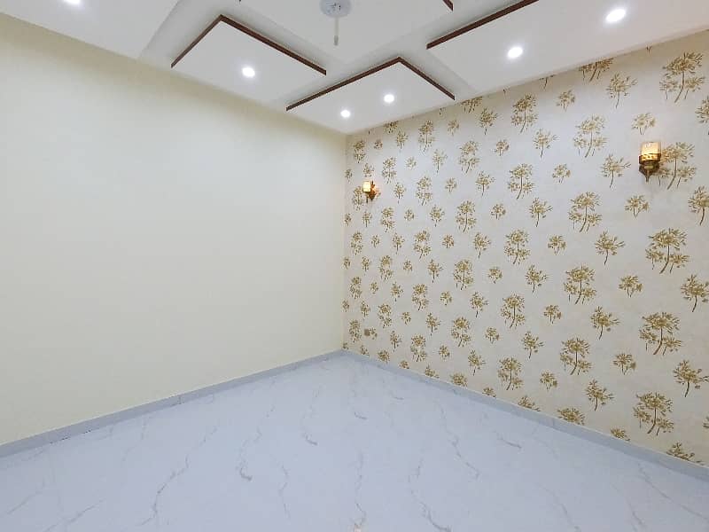 Prime Location 12 Marla House Situated In Johar Town Phase 2 - Block H3 For sale 35