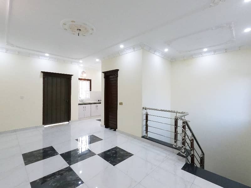 Prime Location 12 Marla House Situated In Johar Town Phase 2 - Block H3 For sale 38