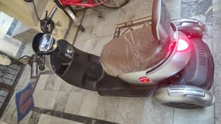 Metro 3 wheels scooty