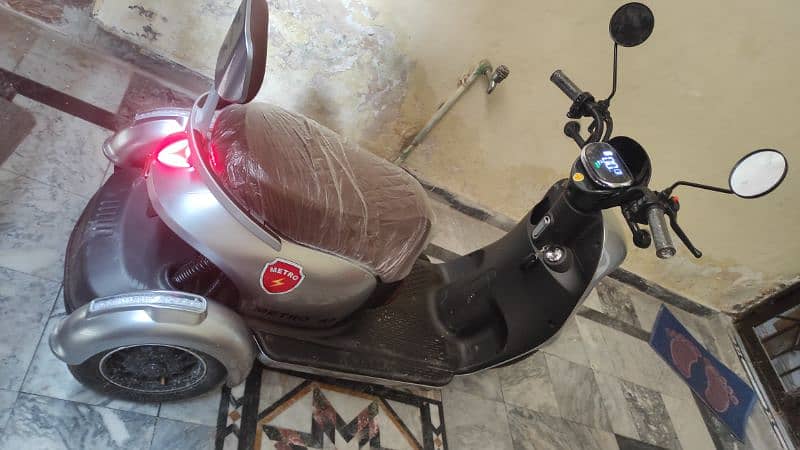 Metro 3 wheels scooty 1