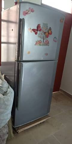 Haier company ka fridge hai  16 cubes medium size hai