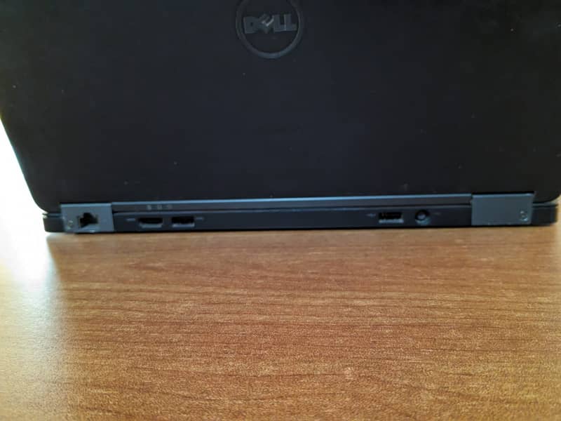 Dell laptop for sale in reasonable price (E7250), looks new 9