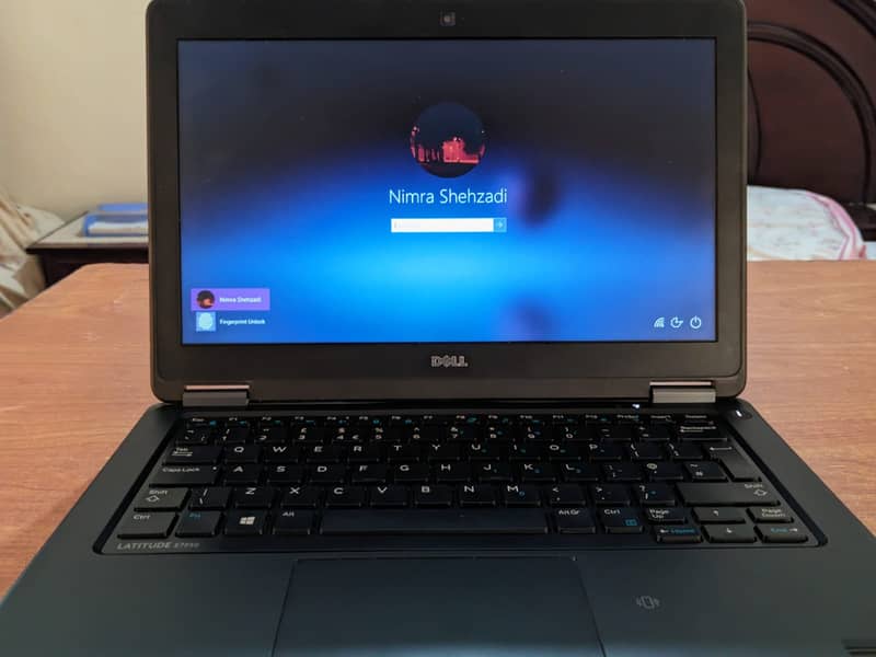 Dell laptop for sale in reasonable price (E7250), looks new 3