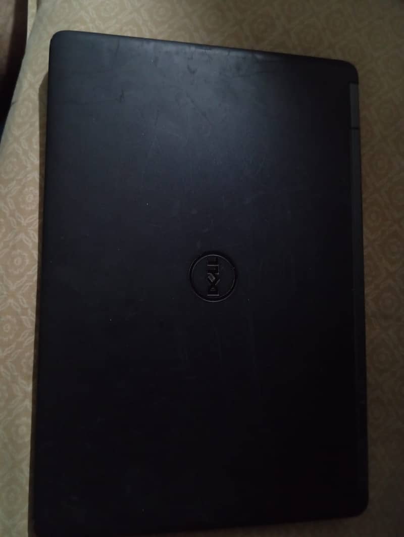 Dell laptop for sale in reasonable price (E7250), looks new 8