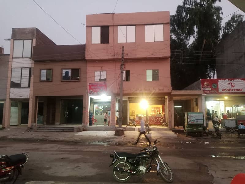 3 Marla triple story commerical palaza. demand 155 han. rent income value one lack han crunt a Raha han. road 50 fit carpet road par han. location main ferozepur road kahna stop Lahore. 1