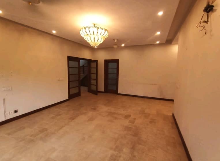 Highly-Desirable 1 Kanal House Available In DHA Phase 6 3