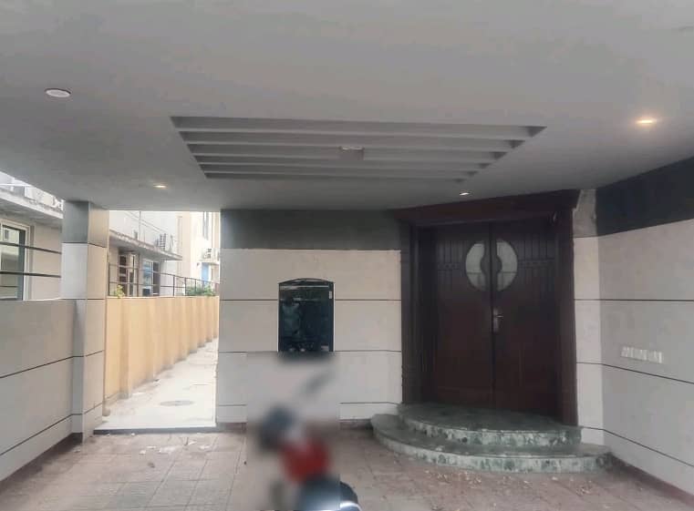 Spacious 1 Kanal House Available For rent In DHA Phase 4 - Block FF 1