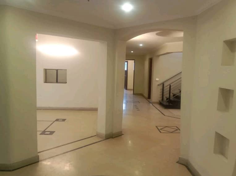 Spacious 1 Kanal House Available For rent In DHA Phase 4 - Block FF 3