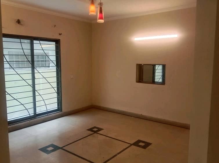 Spacious 1 Kanal House Available For rent In DHA Phase 4 - Block FF 5