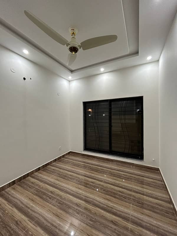 Prime Location House Of 4 Marla For sale In Central Park Housing Scheme 4