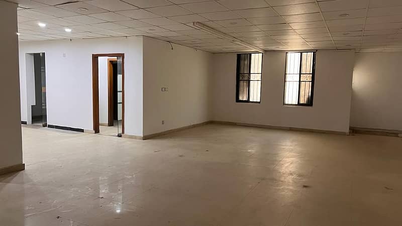 1540 SFT Ground Floor Office Space Available For Rent At Main Boulevard Gulberg 9