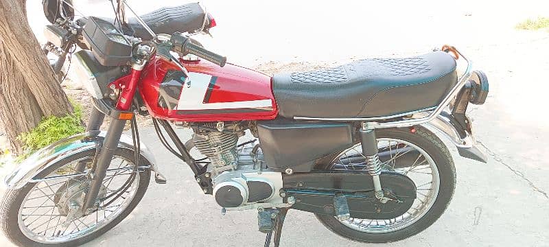 Honda 125 for sale urgently blkul ok bike ha second owner hn ma 8