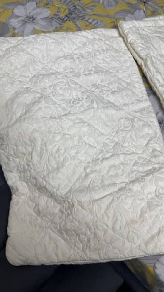 imported king size quilted bed sheet with 2 pillow cases 1