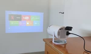 Megacube Hy300 projector