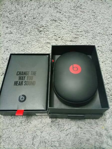 Beat studio 3 Head phones limited edition 4