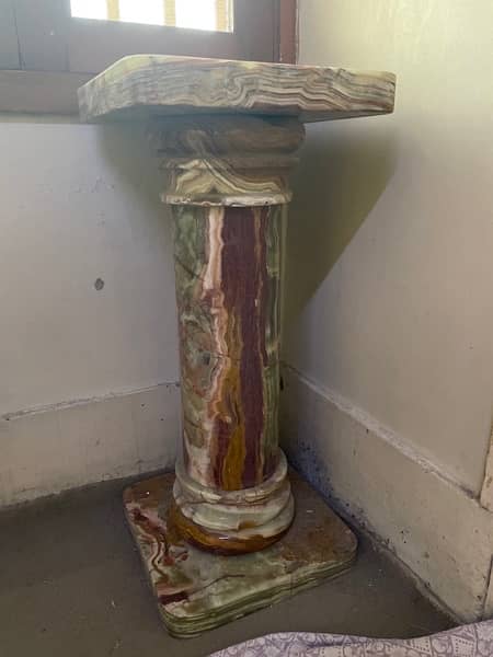 marble pillar/stand piece 0