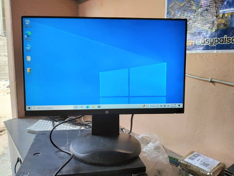 HP Z23n Narrow Bezel Borderless 23 inch Full HD LED Monitor 1