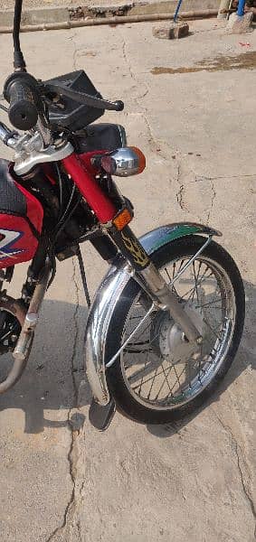 Honda CG 125 (2018 Model) with Genuine 2020 Tank and Side 0