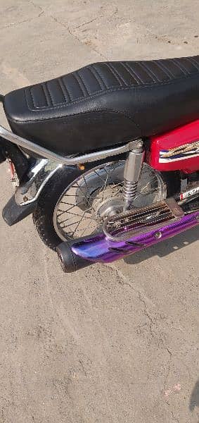 Honda CG 125 (2018 Model) with Genuine 2020 Tank and Side 1