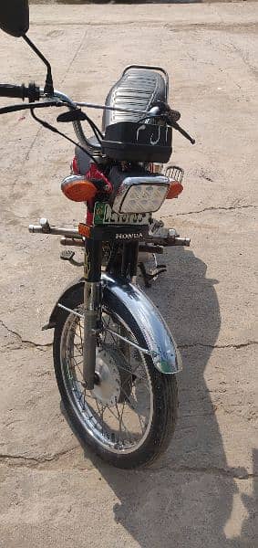 Honda CG 125 (2018 Model) with Genuine 2020 Tank and Side 5