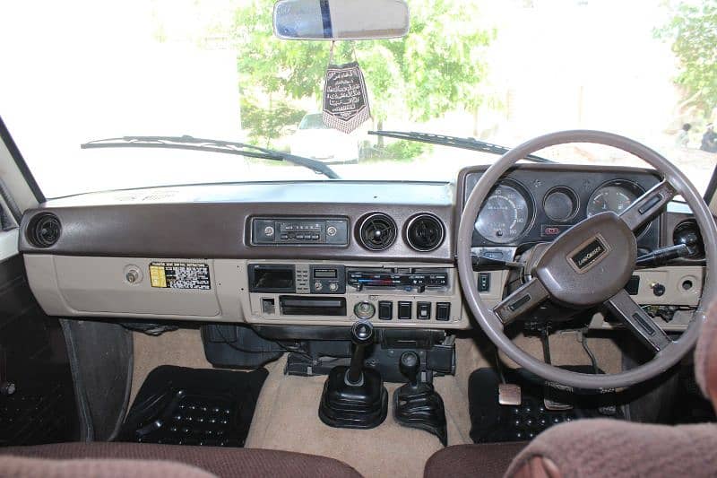 Toyota Land Cruiser 1985 3