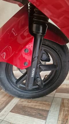 Yadea T5 scooty red color