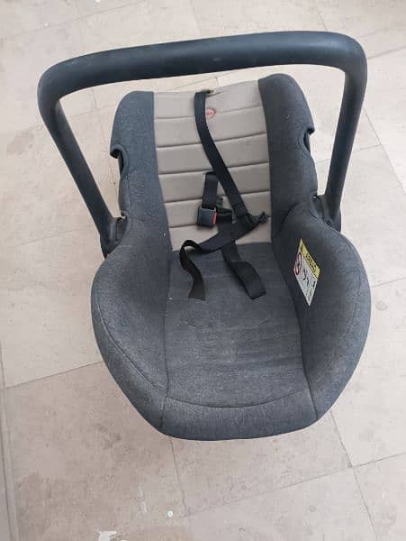 Baby Cot / Car Seat 2