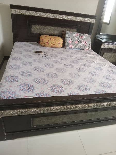 bed set with 3 door cupboard,dressing and divider 3