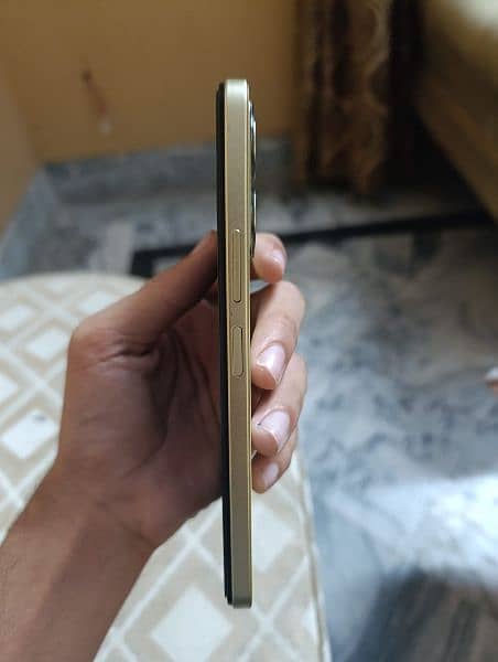 Vivo y 35 8+8/128 (urgent sale ) 4