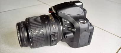 DSLR Nikon D5200 Camera