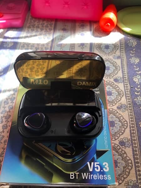 M10 Ear buds  New condition 3