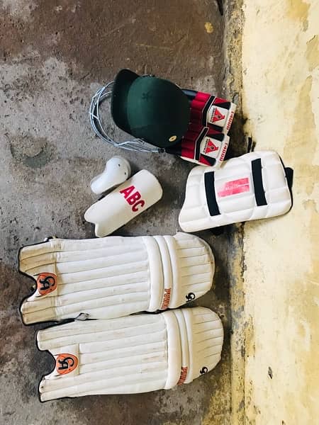 cricket kit good condition new slightly use 1