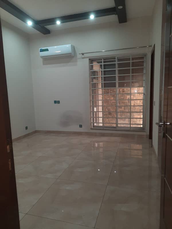 10 Marla Slightly Used House In Imperial Garden Block For Sale In Paragon City Hot Location 5