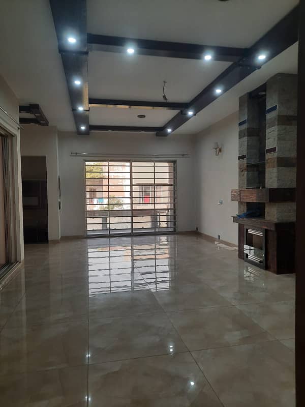 10 Marla Slightly Used House In Imperial Garden Block For Sale In Paragon City Hot Location 26