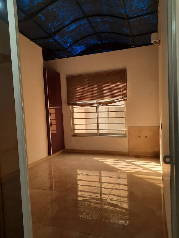 10 Marla Slightly Used House In Imperial Garden Block For Sale In Paragon City Hot Location 27