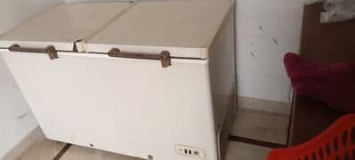 Double Door Dawlance Deep Freezer Available for Sale in Saadi Town