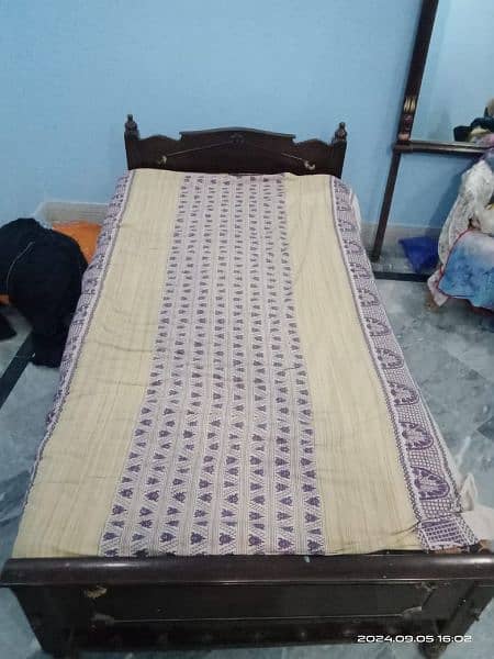 Single wood bed 2