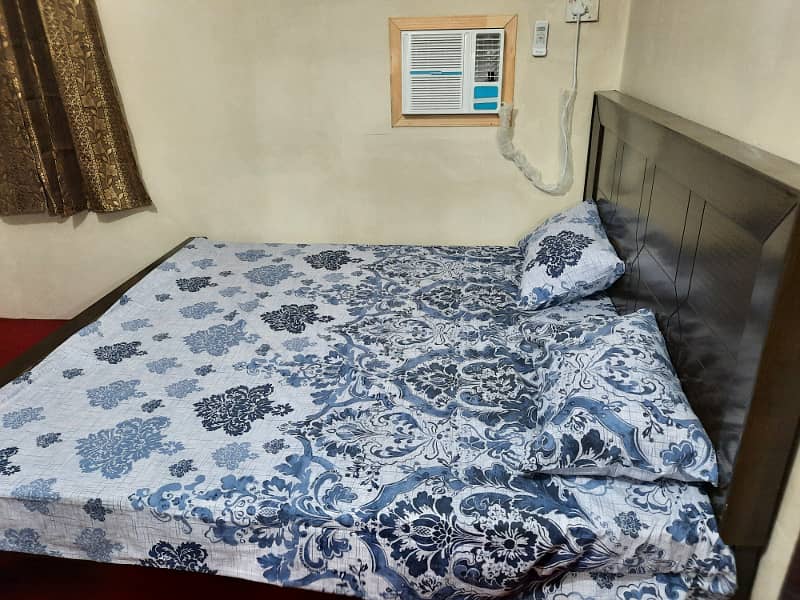 SINGLE ROOM FULLY INDEPENDENT AND SEPARTE FURNISHED FLAT FOR RENT IN MODEL TOWN LAHORE RENT 26000 0