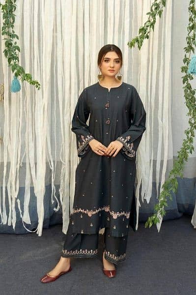 3 pcs women's unstitched Lawn Embroidered suit 2