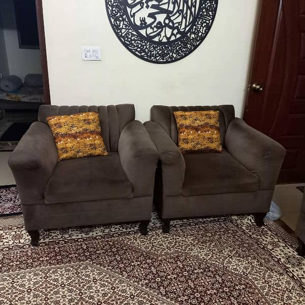 Sofa set with cusions 3