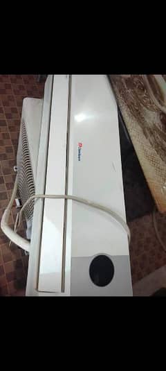 Window AC Conditioner cools