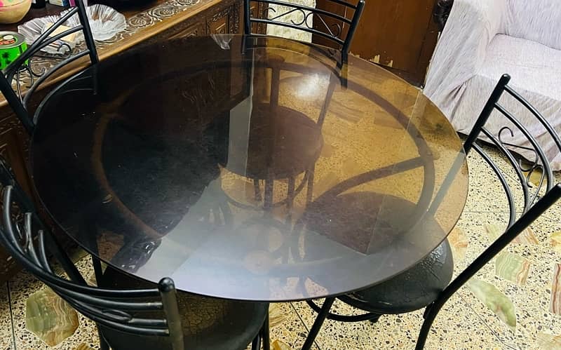 urgent sale dinning table plus dressing table 7