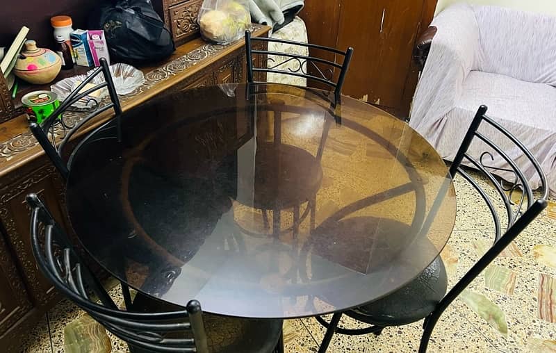 urgent sale dinning table plus dressing table 8