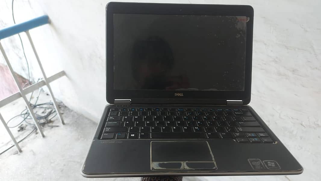 Dell latitude e7240 laptop 1