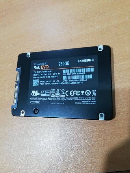 Samsung 860 EVO 250GB 2.5" SATA SSD 1