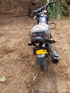 Honda 125 for sàle black colour good condition