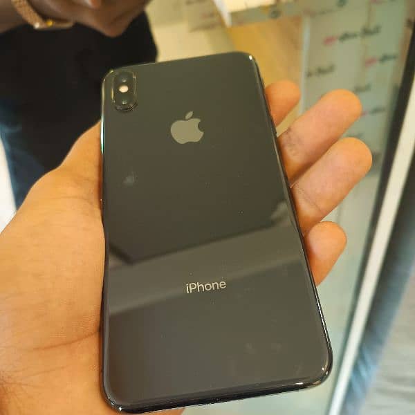 IPHONE XS MAX 256GB NON PTA OWNER LOCK AND PANEL ME DAG HE 3