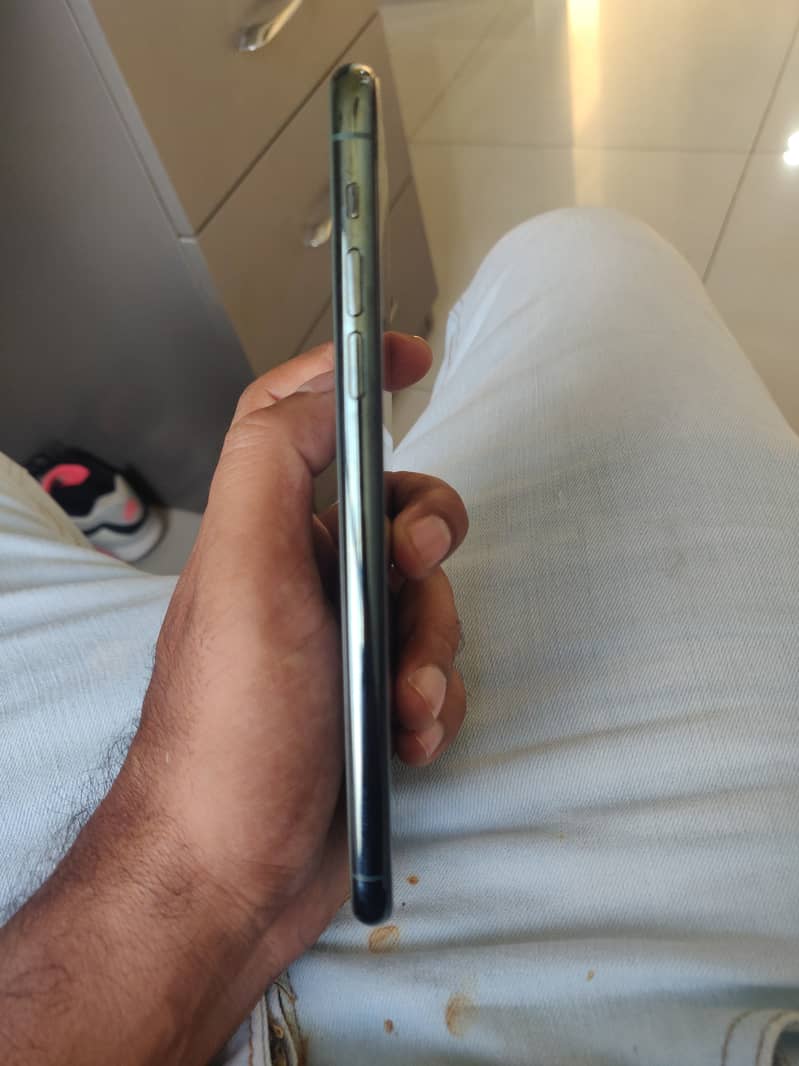 Non PTA Iphone 11 pro max 64 Gb face ID disabled 3