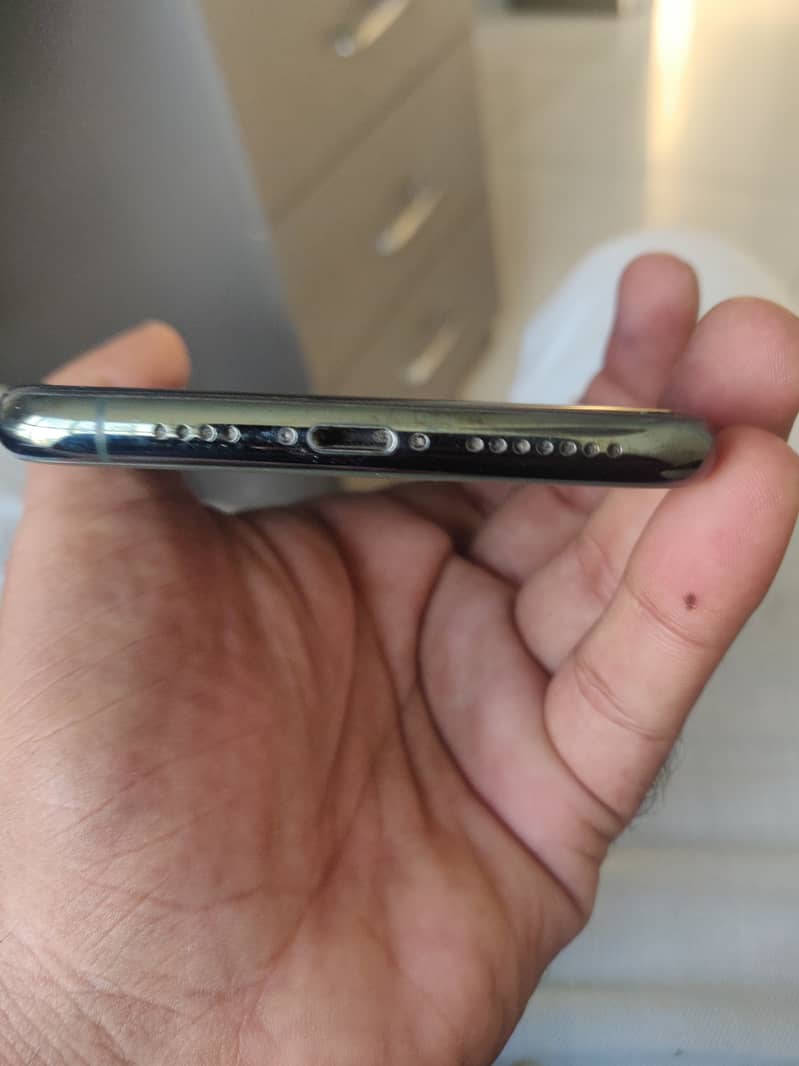 Non PTA Iphone 11 pro max 64 Gb face ID disabled 4